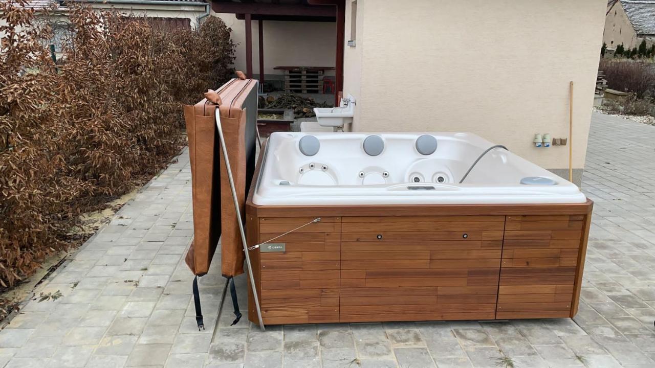 Apartman Matyas Drnholec エクステリア 写真